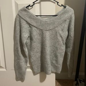 Off the shoulder type sweater